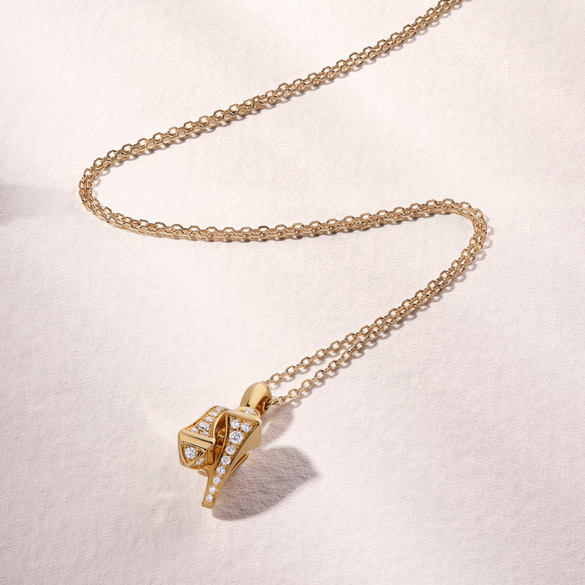 Louis Vuitton North South charm in yellow gold with diamonds